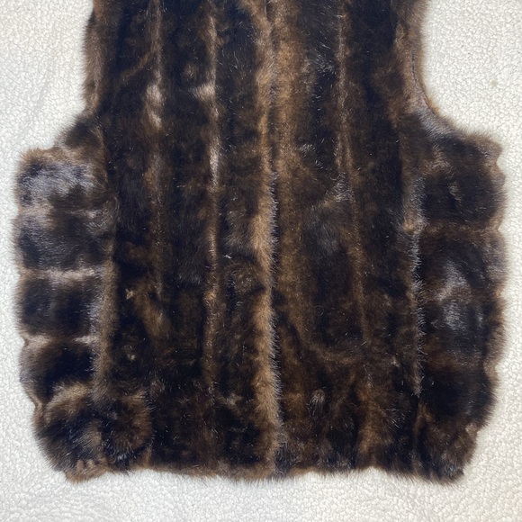 Fabulous Furs For Animal Lovers Faux Fur Vest: Size Large - Picture 4 of 9